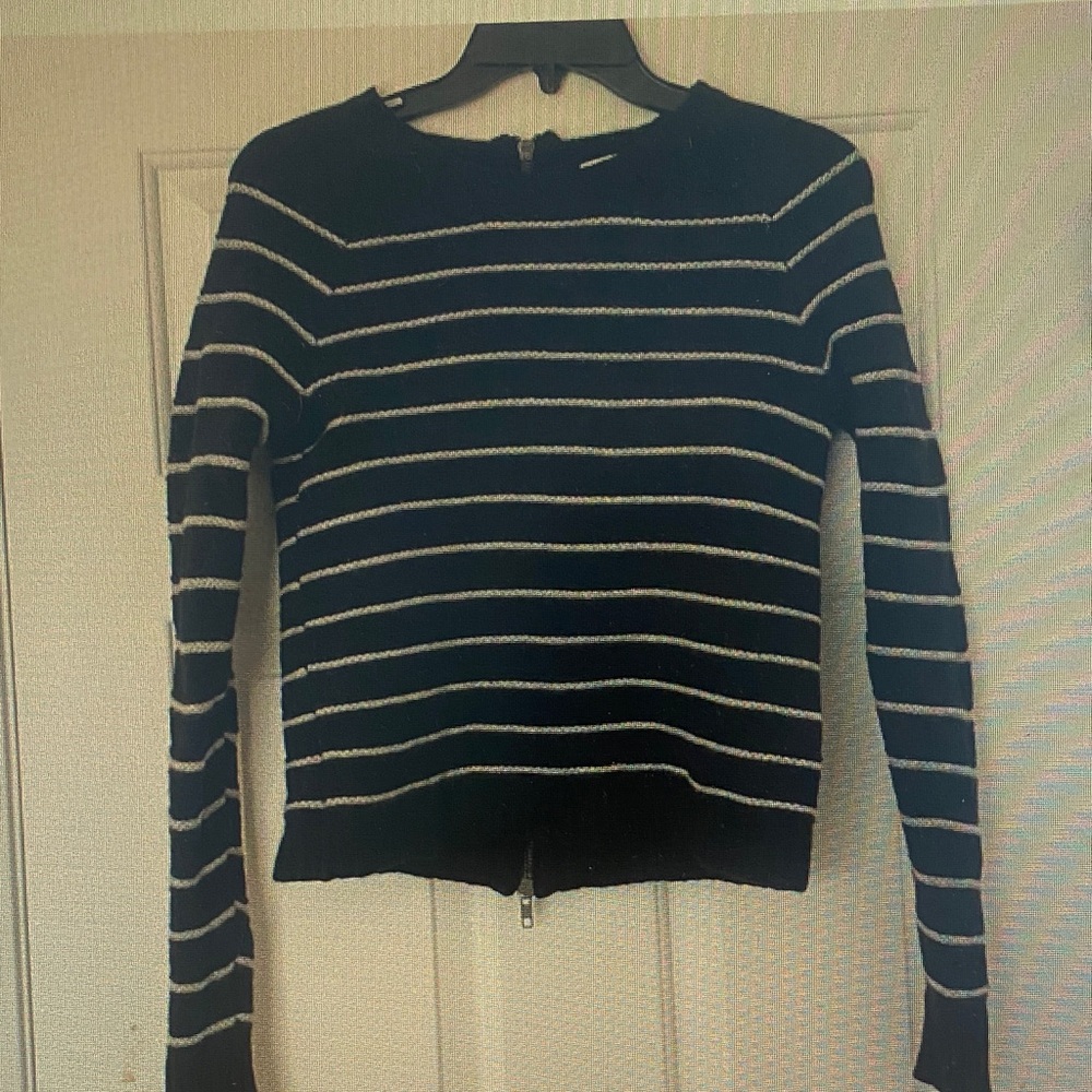 Striped Long-Sleeve Crewneck Sweater - Black & White